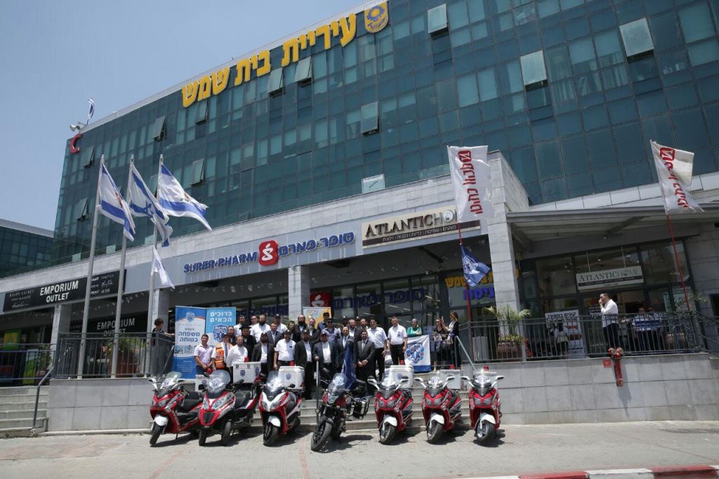 תמונה משותפת של צוות העוסקים במלאכה 