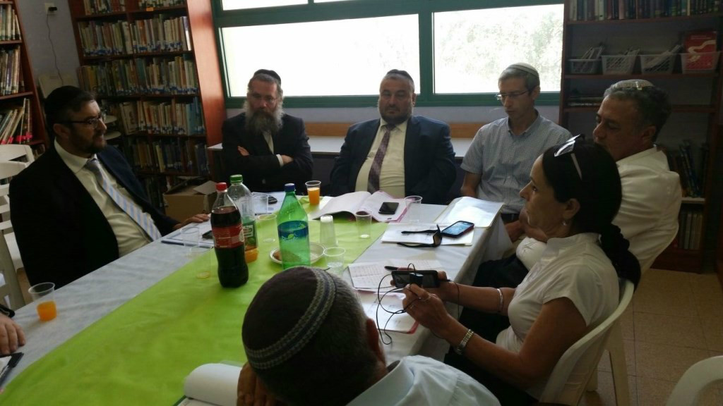 ישיבה עם צוות החינוך העירוני