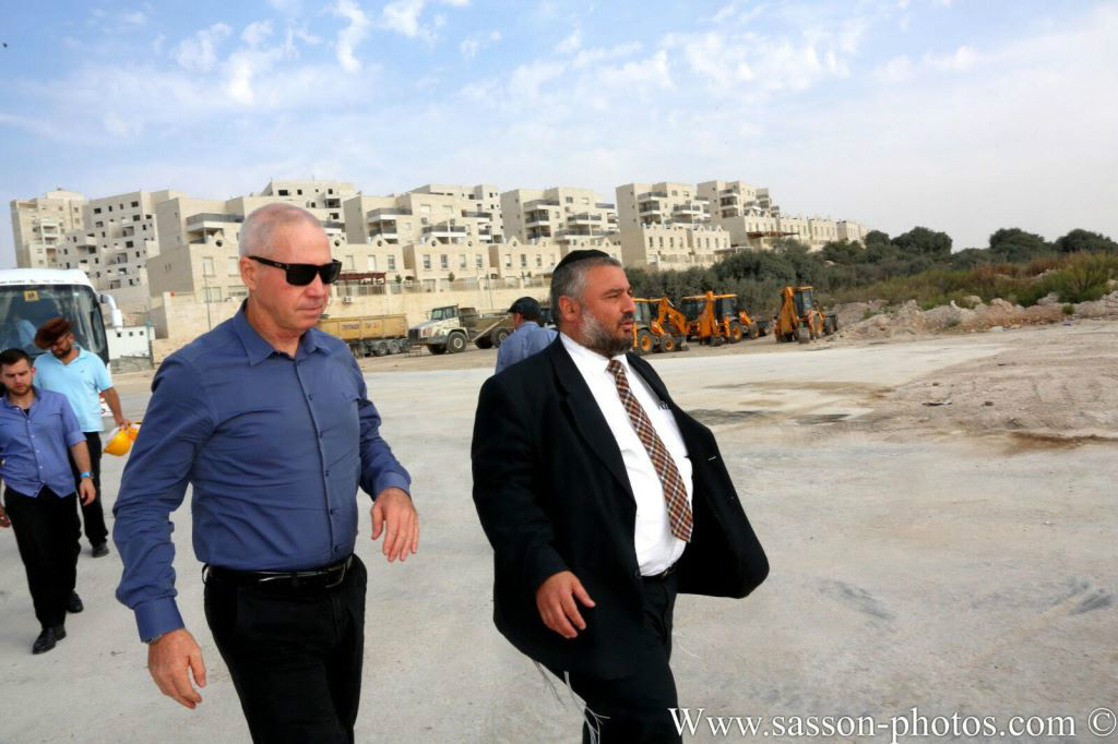 ראש העיר משה אבוטבול בסיור עם שר השיכון יואב גלנט