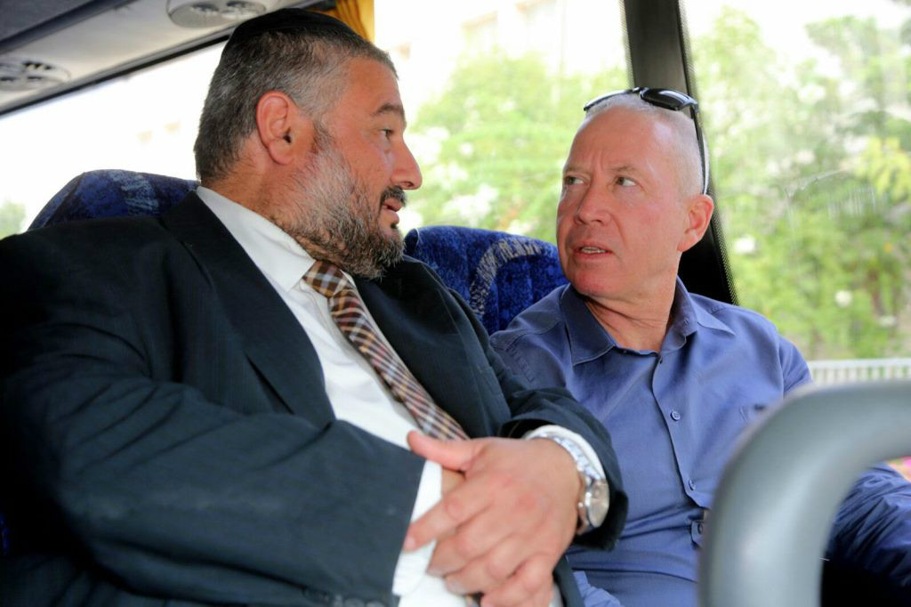 ראש העיר משה אבוטבול בסיור עם שר השיכון יואב גלנט