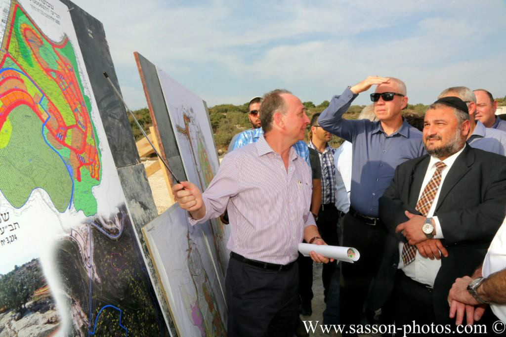 השר יואב גלנט בתדריך אודות היקף הבנייה בעיר 