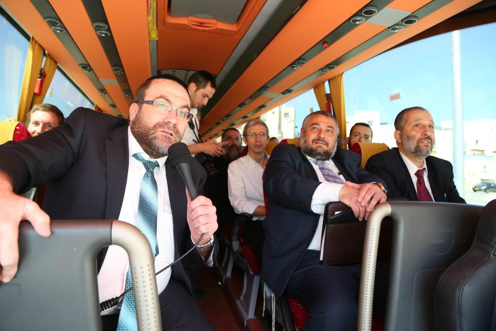 שר הפנים בסיור מודרך בשכונות החדשות 