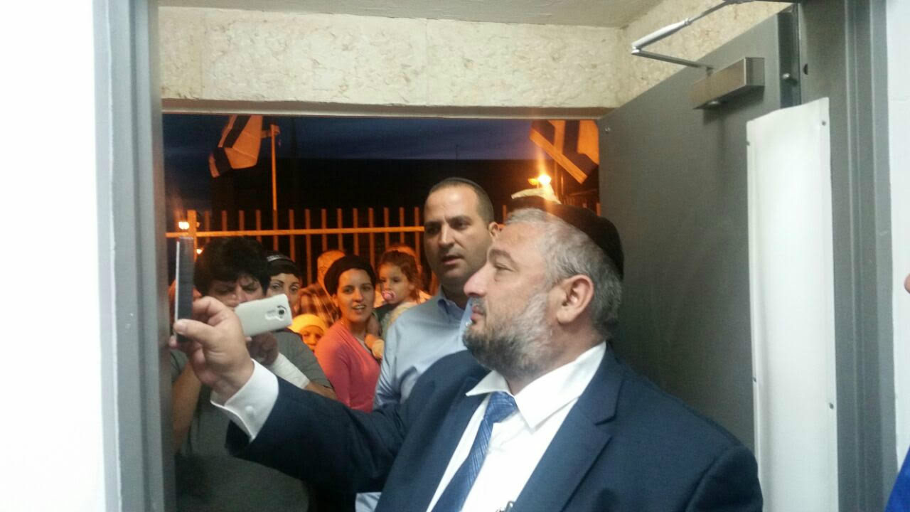 טקס קביעת המזוזה ע"י ראש העיר