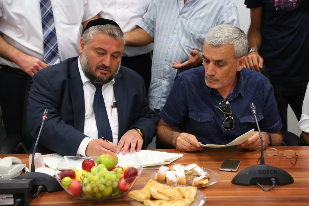 ראש העיר משה אבוטבול ושלום אדרי
