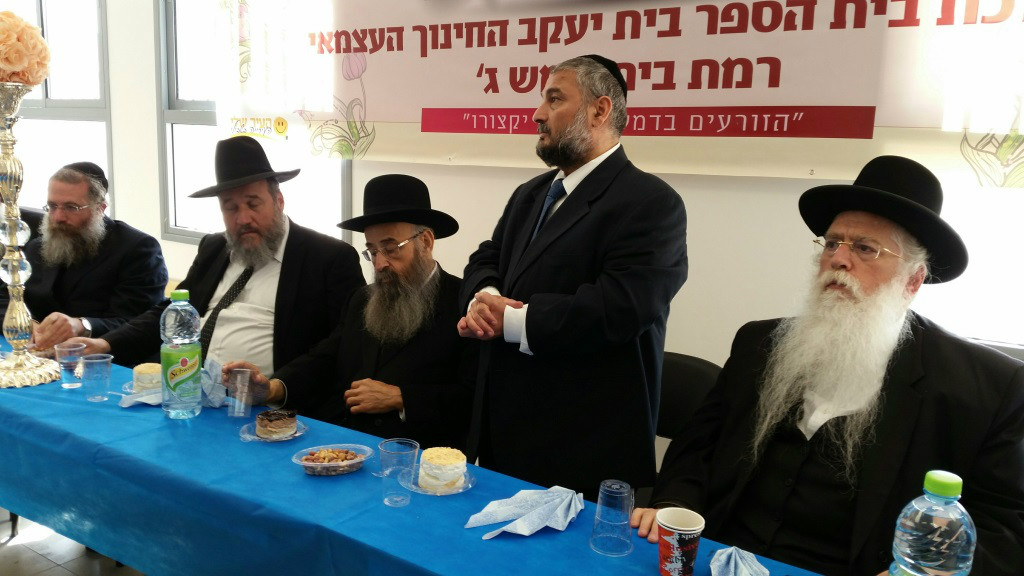 ראש העיר נושא דברים בטקס חנוכת המבנים