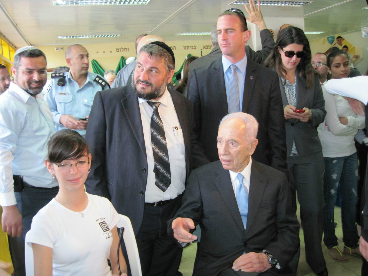 שמעון פרס ז"ל בביקורו בבית שמש